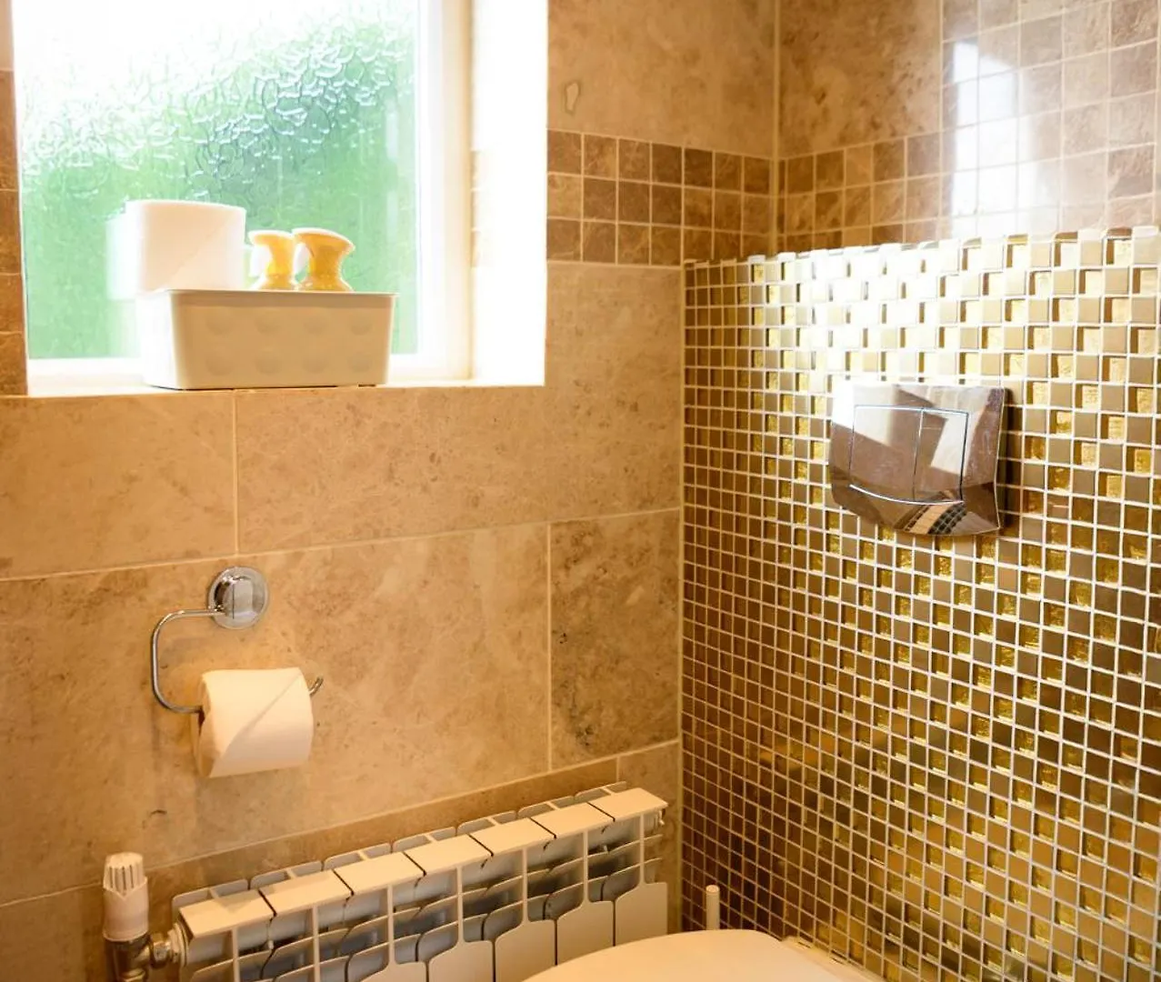 3Br,1 Bathroom,1 Shower,2 X Free Off Street Parking,Cctv,Perfect For Business Trip & Families Holiday & Working Proffesional-Long Term,M1-5Min,Wi-Fi 500Mb,Netflix,Secure Private Garden,Fully Equiped Kitchen-Peaceful & Convenient Nottingham 0*,  Reino Unido