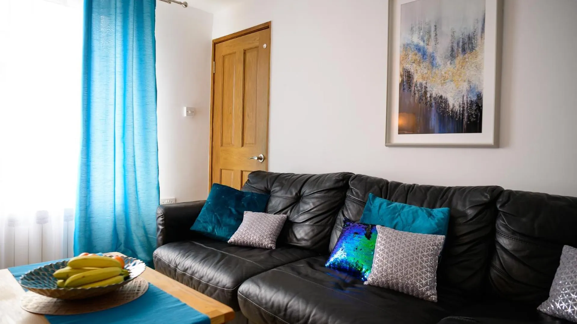 3Br,1 Bathroom,1 Shower,2 X Free Off Street Parking,Cctv,Perfect For Business Trip & Families Holiday & Working Proffesional-Long Term,M1-5Min,Wi-Fi 500Mb,Netflix,Secure Private Garden,Fully Equiped Kitchen-Peaceful & Convenient Nottingham Reino Unido
