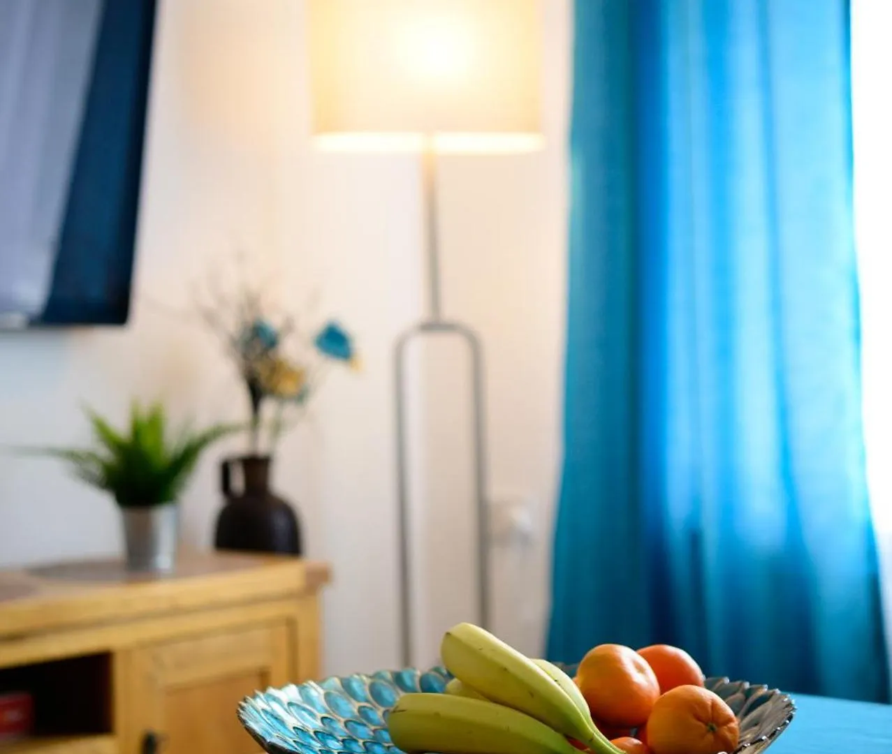 3Br,1 Bathroom,1 Shower,2 X Free Off Street Parking,Cctv,Perfect For Business Trip & Families Holiday & Working Proffesional-Long Term,M1-5Min,Wi-Fi 500Mb,Netflix,Secure Private Garden,Fully Equiped Kitchen-Peaceful & Convenient Nottingham 0*,  Reino Unido