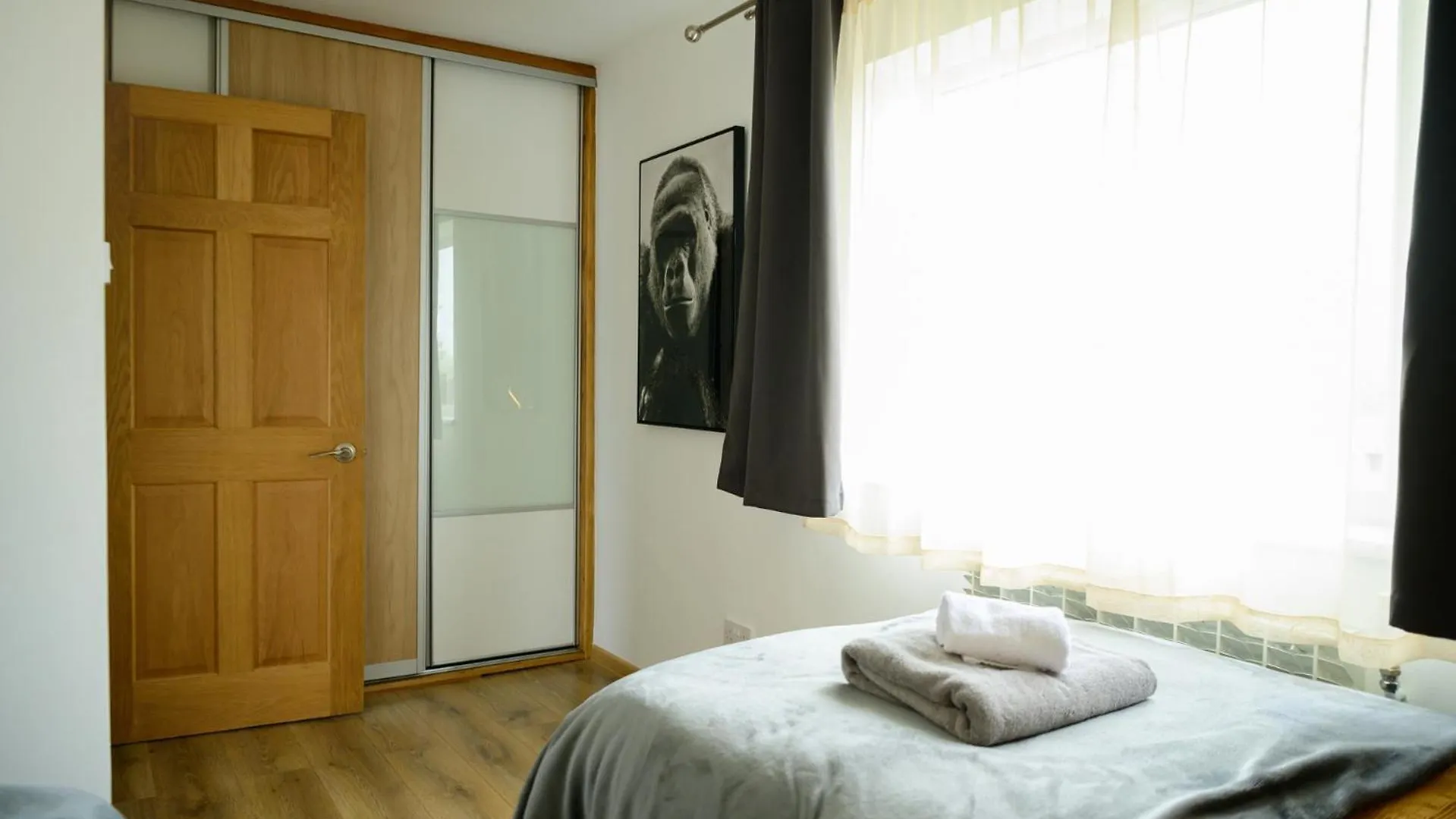 Сasa de vacaciones 3Br,1 Bathroom,1 Shower,2 X Free Off Street Parking,Cctv,Perfect For Business Trip & Families Holiday & Working Proffesional-Long Term,M1-5Min,Wi-Fi 500Mb,Netflix,Secure Private Garden,Fully Equiped Kitchen-Peaceful & Convenient Nottingham